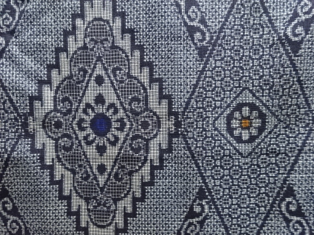 アンティーク　菱華紋織出し本場正藍泥染大島紬着物（割り込み絣）